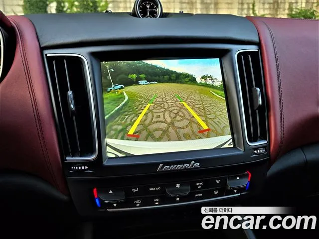 Maserati Levante 2017 thumb 9