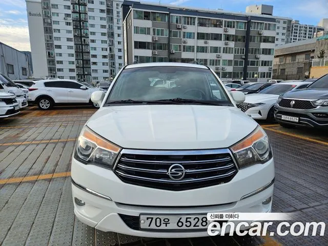 KGM Korando 2013 thumb 12