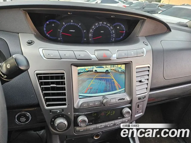 KGM Korando 2013 thumb 9