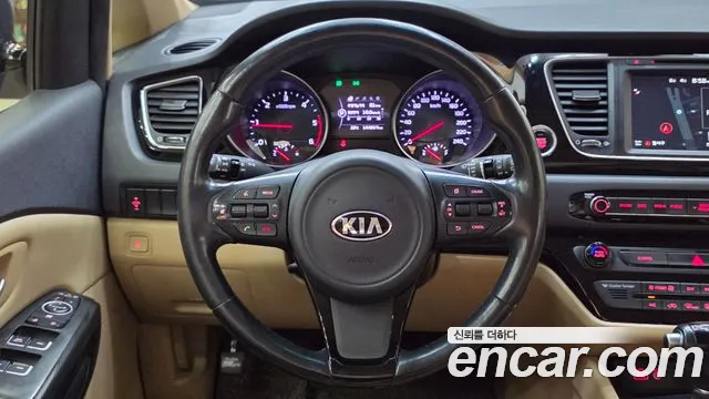 Kia Carnival 2015 thumb 3