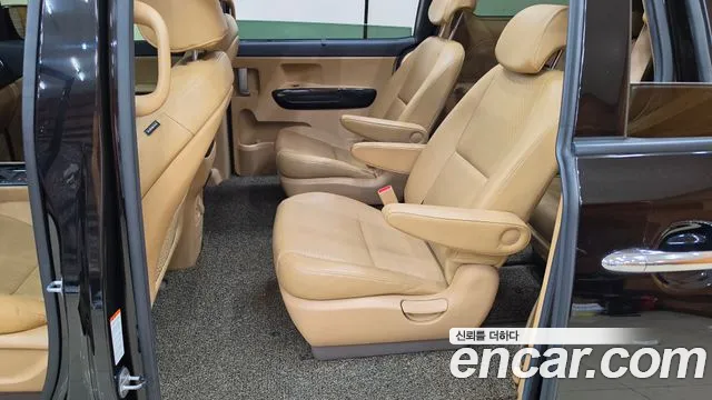 Kia Carnival 2015 thumb 4