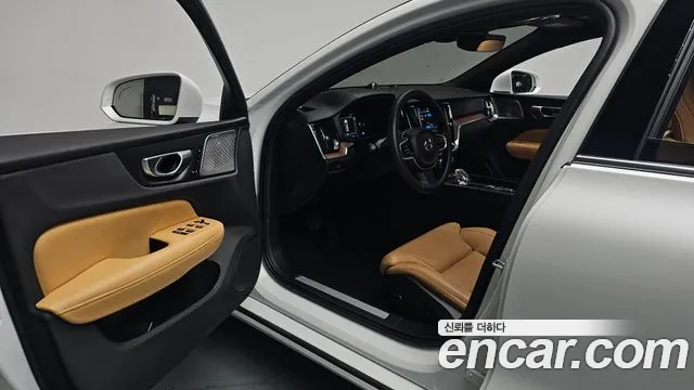 Volvo S60 2023 thumb 4