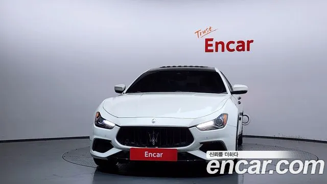 Maserati Ghibli 2017 thumb 10