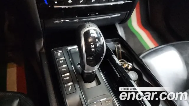 Maserati Ghibli 2017 thumb 7