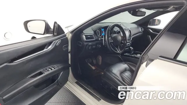 Maserati Ghibli 2017 thumb 3