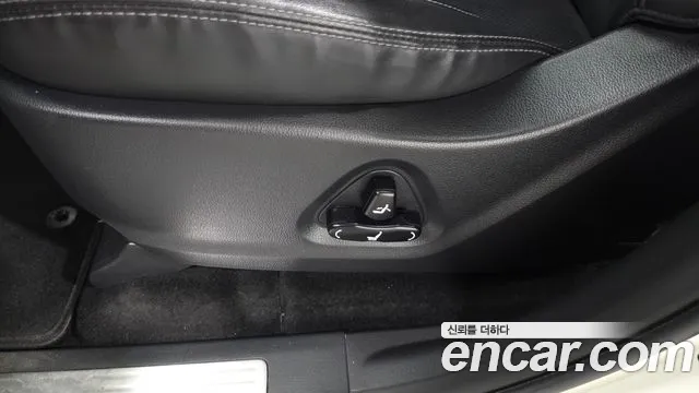 KGM Rexton 2018 thumb 11