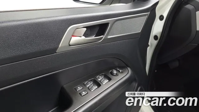 KGM Rexton 2018 thumb 4