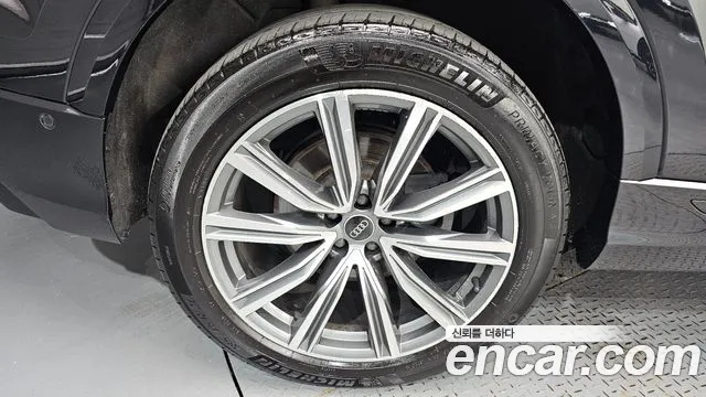 Audi Q8 2021 thumb 11