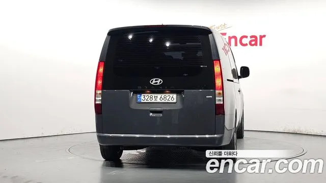 Hyundai Staria 2025 thumb 12