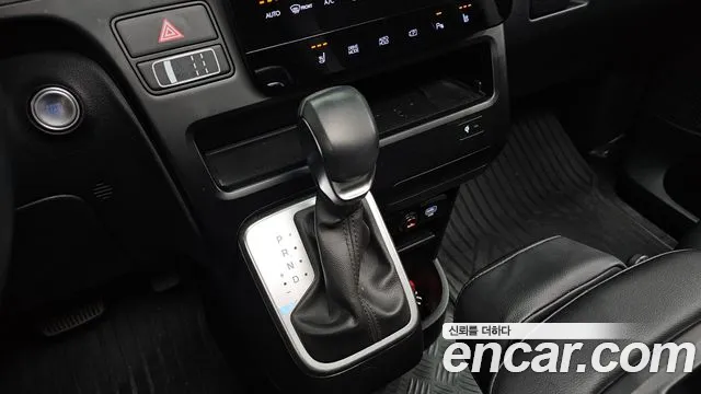 Hyundai Staria 2025 thumb 4