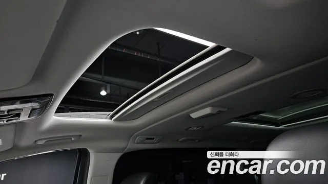 Hyundai Staria 2025 thumb 5