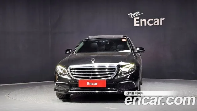 Mercedes-Benz E-Class 2019 thumb 3