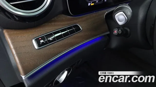 Mercedes-Benz E-Class 2019 thumb 7