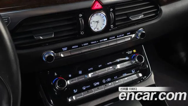 Genesis G90 2017 thumb 11