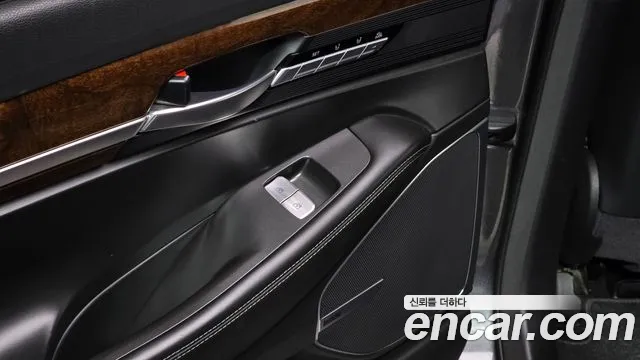 Genesis G90 2017 thumb 7