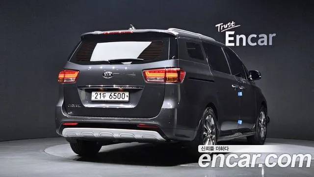 Kia Carnival 2017 thumb 2