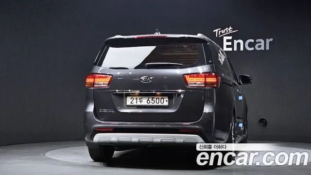 Kia Carnival 2017 thumb 10