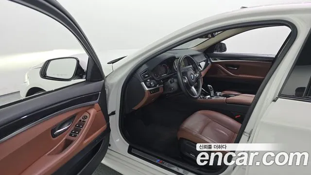 BMW 5 серии 2016 thumb 7