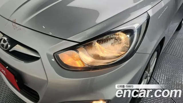 Hyundai Accent 2012 thumb 2