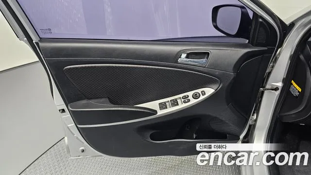 Hyundai Accent 2012 thumb 9
