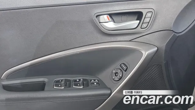 Hyundai Santafe 2015 thumb 12