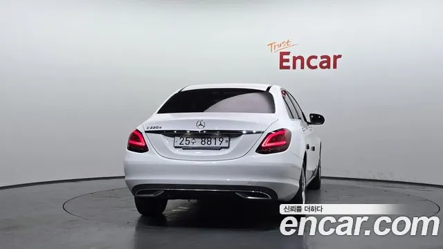 Mercedes-Benz C-Class 2019 thumb 7
