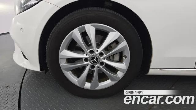 Mercedes-Benz C-Class 2019 thumb 4