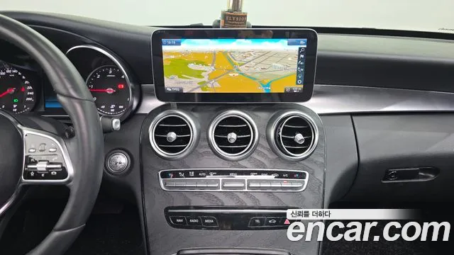Mercedes-Benz C-Class 2019 thumb 3