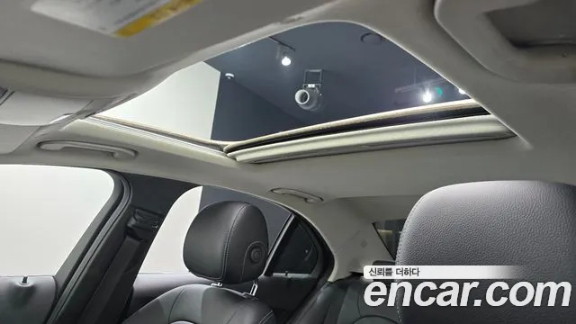 Mercedes-Benz C-Class 2019 thumb 2