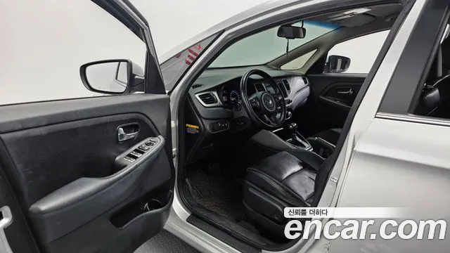 Kia Carens 2017 thumb 12
