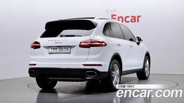 Porsche Cayenne 2016 thumb 9