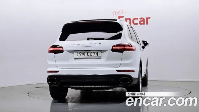 Porsche Cayenne 2016 thumb 11