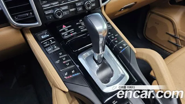 Porsche Cayenne 2016 thumb 12
