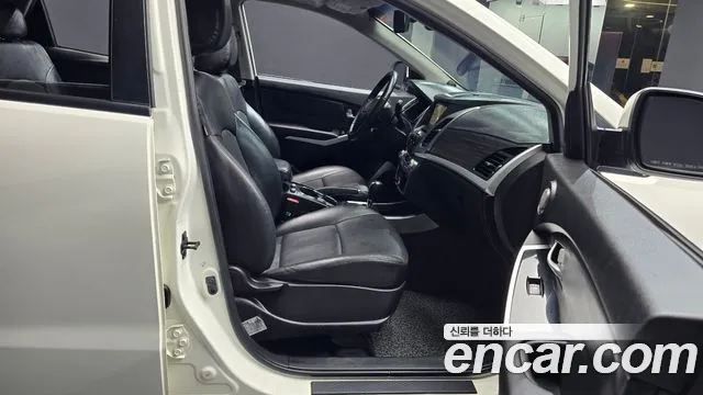 KGM Korando 2014 thumb 12