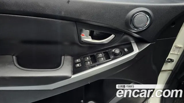 KGM Korando 2014 thumb 2