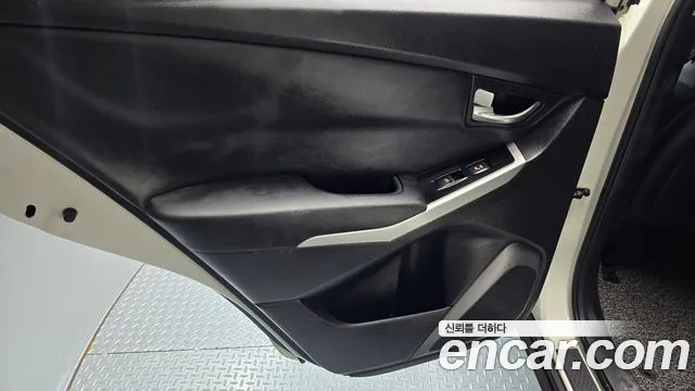 KGM Korando 2014 thumb 10