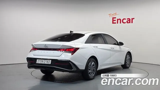 Hyundai Elantra 2023 thumb 3