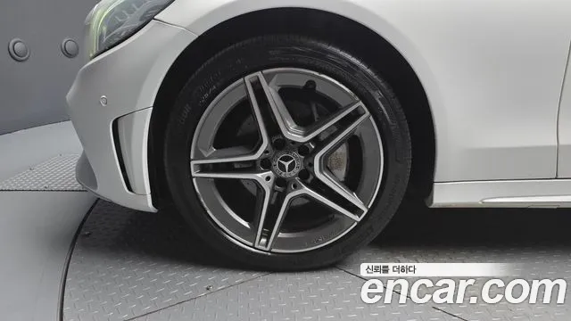 Mercedes-Benz C-Class 2019 thumb 7