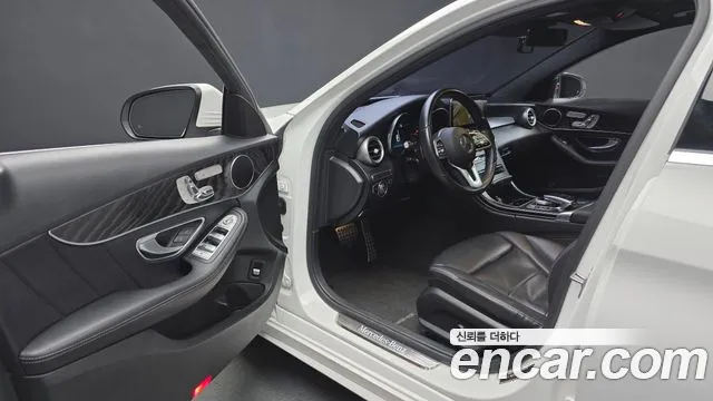 Mercedes-Benz C-Class 2019 thumb 12