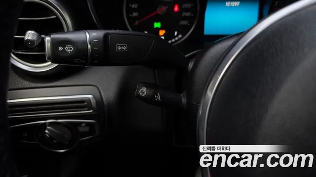 Mercedes-Benz C-Class 2019 thumb 10