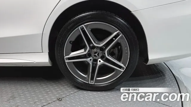 Mercedes-Benz C-Class 2019 thumb 6