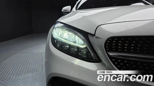 Mercedes-Benz C-Class 2019 thumb 9