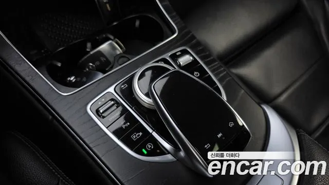 Mercedes-Benz C-Class 2019 thumb 4
