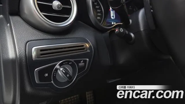 Mercedes-Benz C-Class 2019 thumb 2