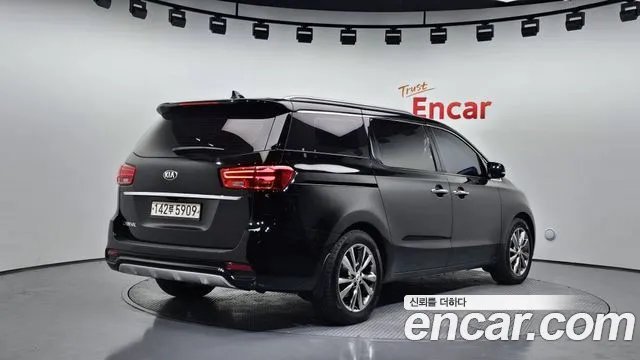 Kia Carnival 2018 thumb 8