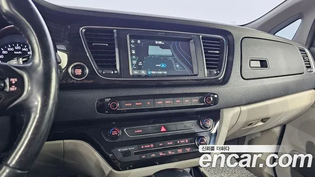 Kia Carnival 2018 thumb 12