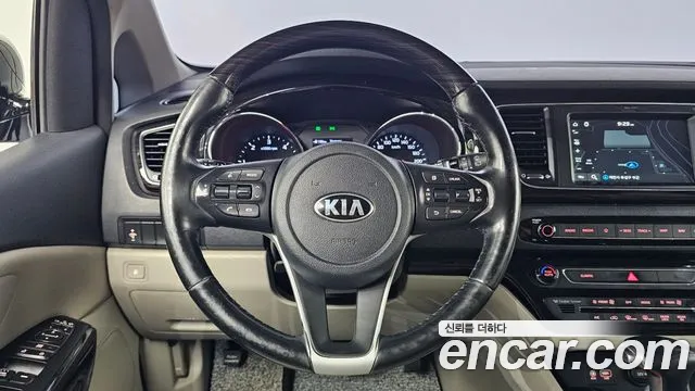 Kia Carnival 2018 thumb 5