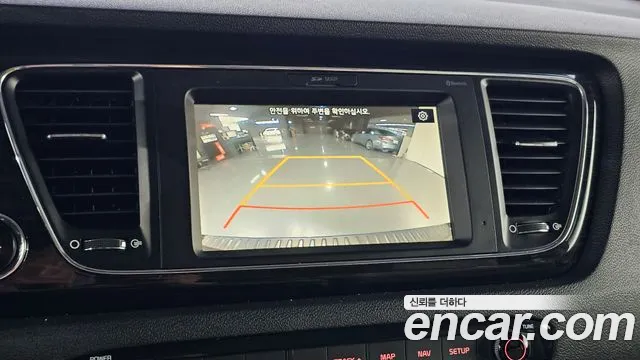 Kia Carnival 2018 thumb 10