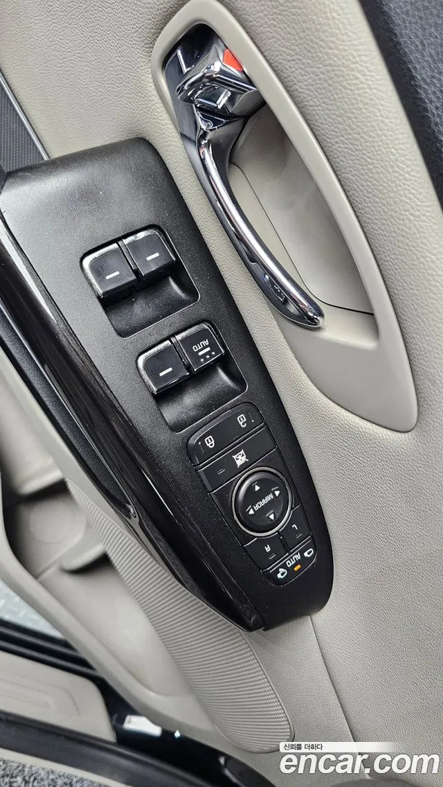 Kia Carnival 2018 thumb 6