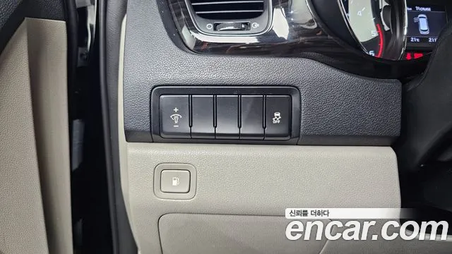 Kia Carnival 2018 thumb 3